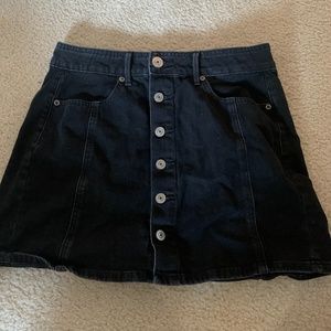 American Eagle Black buttoned up skirt